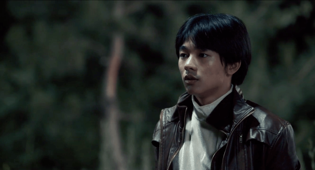 眼瞅着哥几个即将被贺尔清给活埋,忠余楠偷了忠二爷的枪来到了现场