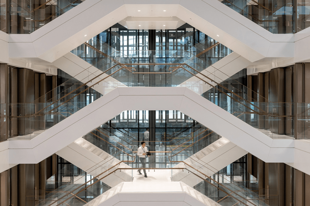 福斯特新作,通高中庭点亮办公大楼_空间_平面图_建筑事务所