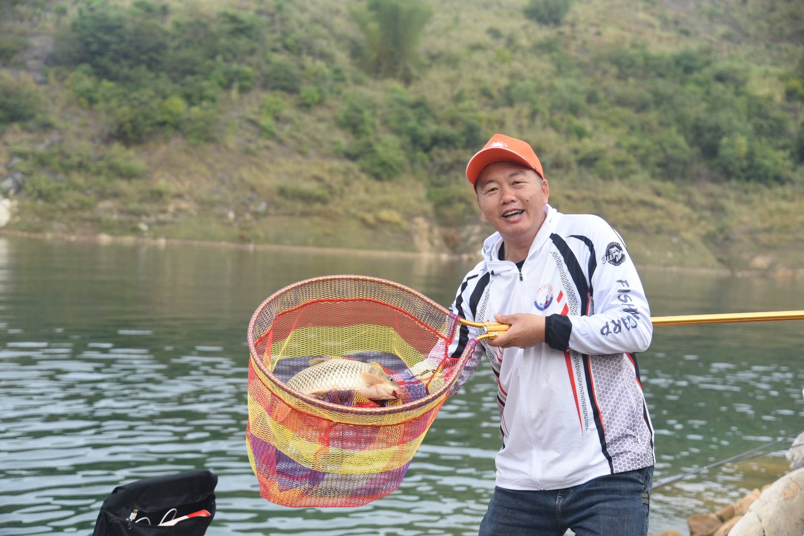 "红水河自然风光无限美好,在这里钓鱼是种享受.