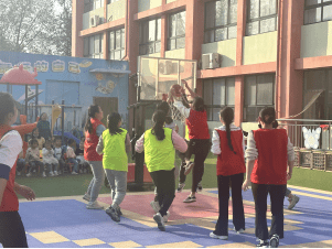 (左右滑動 查看圖片)10月25日下午,街頭幼兒園組織教職工舉行籃球比賽