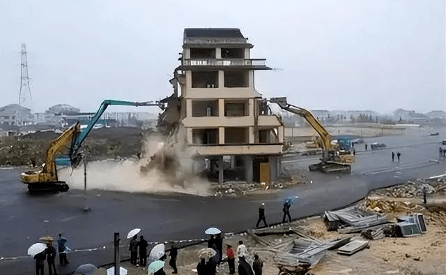 67上海"最牛"钉子户:张口要1亿加6套安置房,苦守14年结局如何?