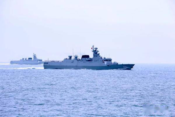 海域组成编队解缆起航商丘舰,铜仁舰东部战区海军某护卫舰支队近日图