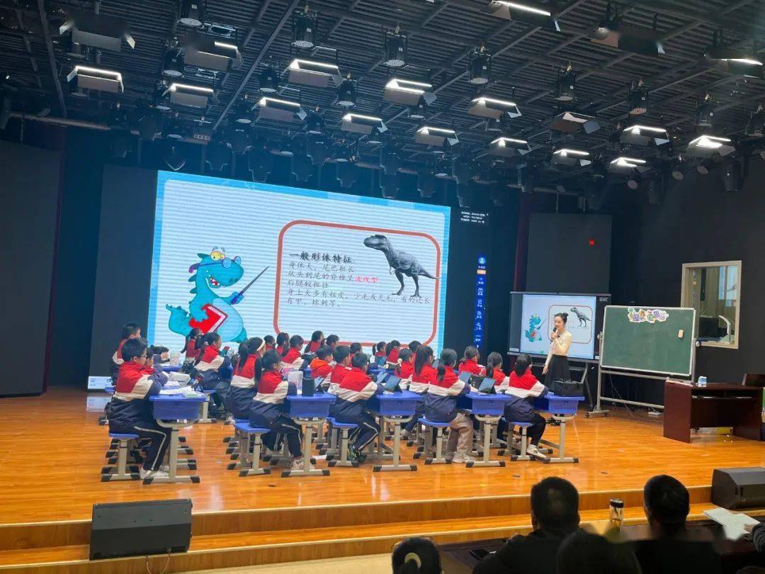 《unit4 what can you do 》,张雅君老师的《恐龙世界》,王炎老师的