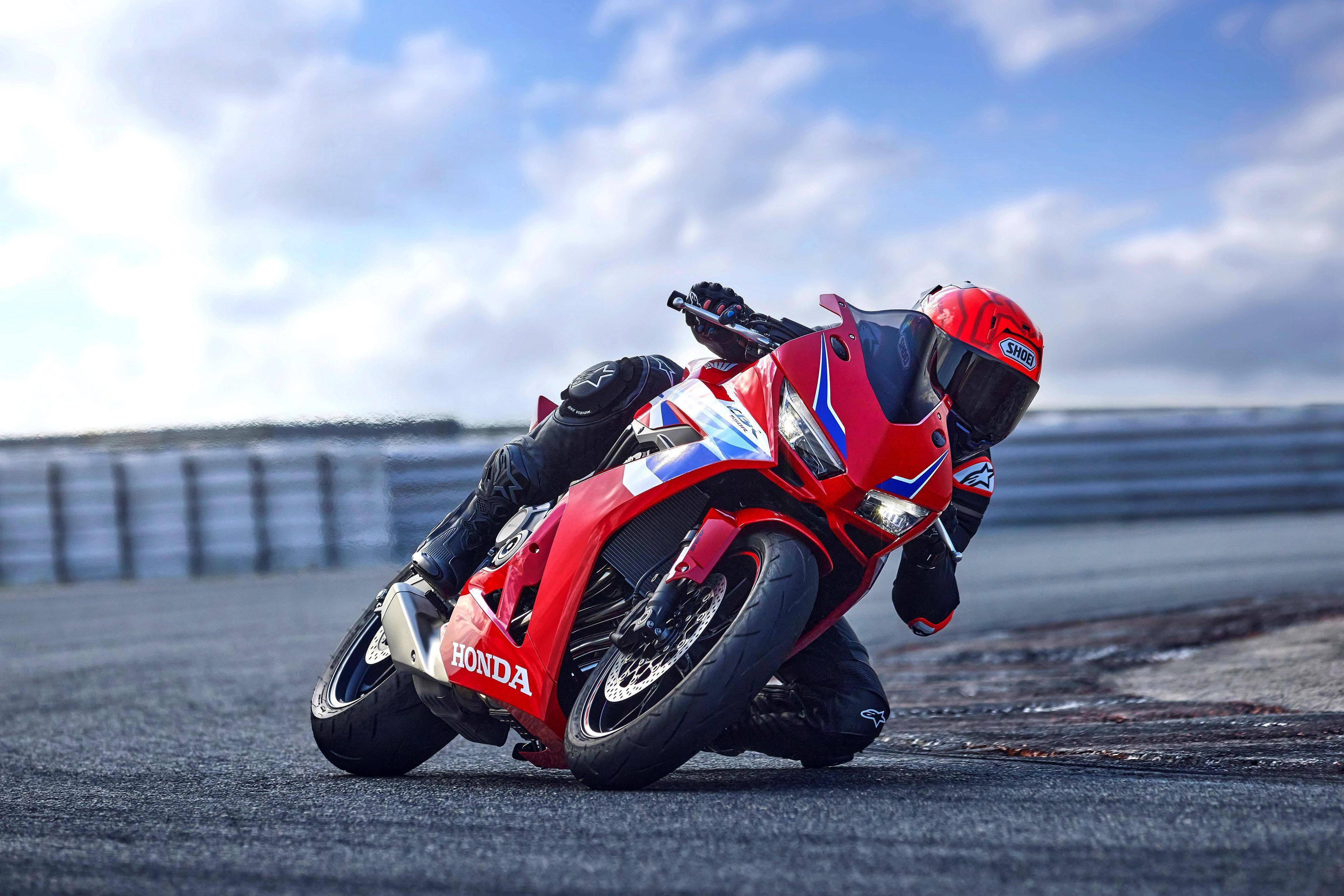 细节简介:可选电子离合,honda 2024 cbr650r 街跑车
