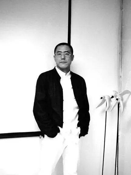 [诗人简介]潘洗尘,1963年出生于黑龙江,1986年毕业于哈尔滨师范大学