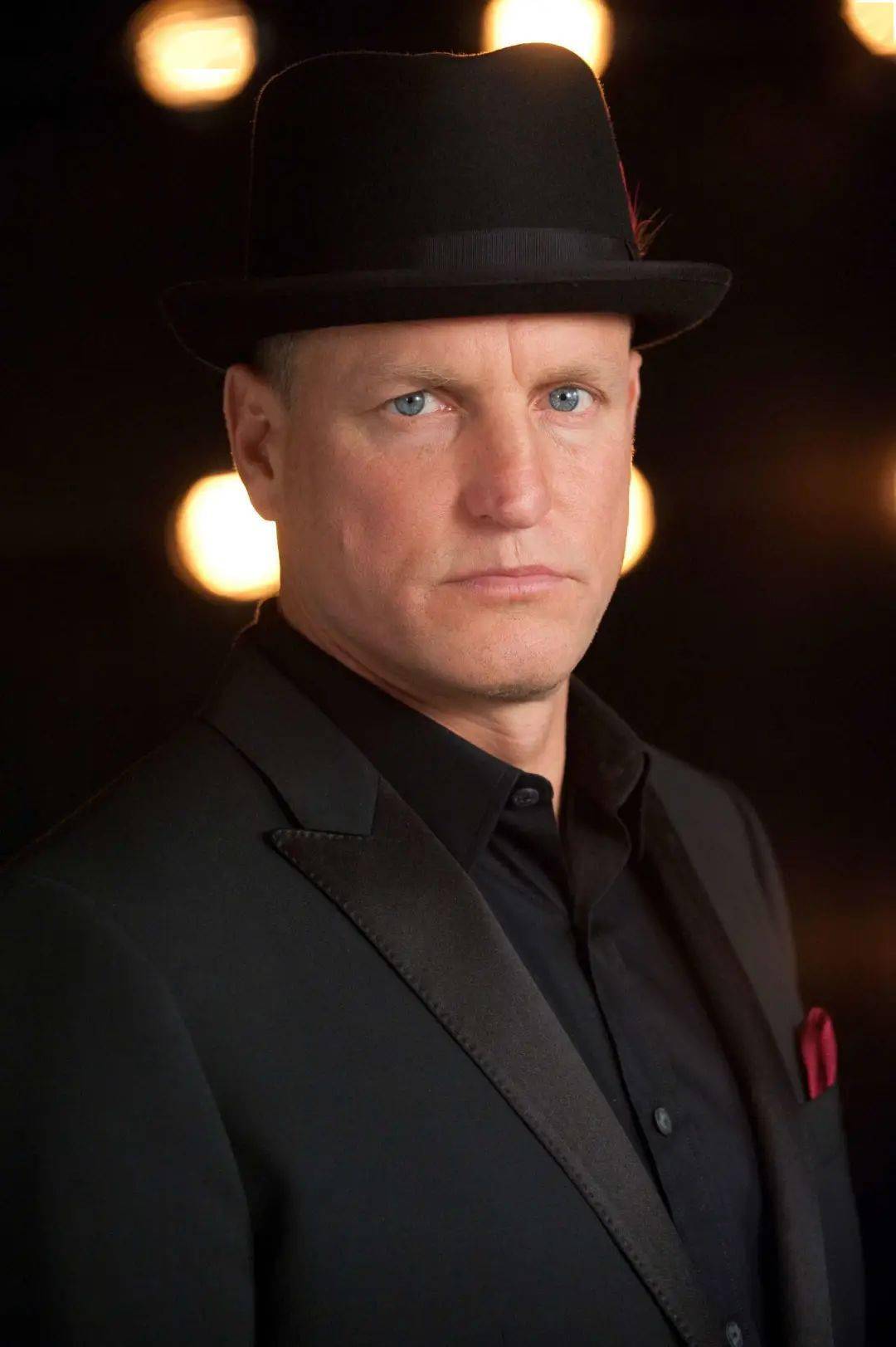 《黑衣人》中饰演探员k的汤米·李·琼斯,也在电影《牧场之家好做伴》