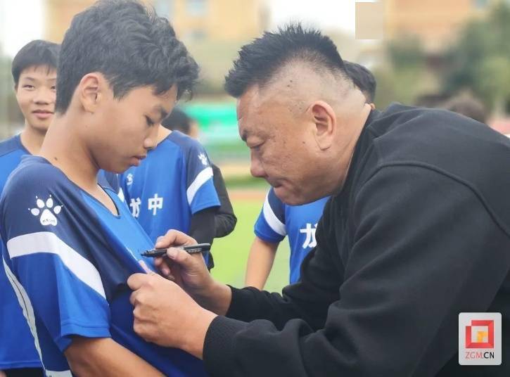 有一位中国男足顶级球员,四川全兴队传奇队长——_魏群_男子足球_训练
