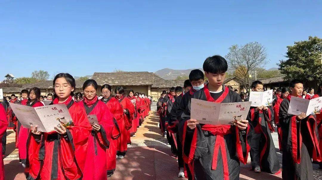 除此,迎宾礼观演,拱手礼教学青铜拓片拓印,中草药囊制作及中轴文化