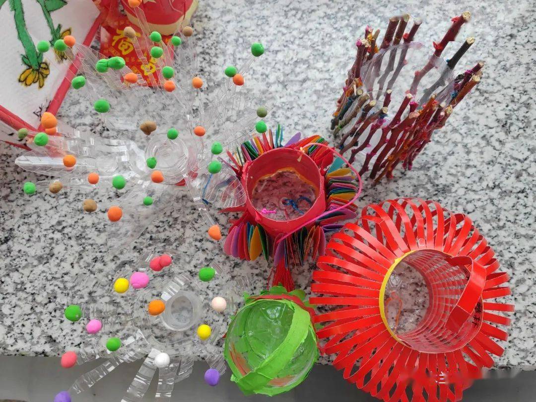 变废为宝——兆麟小学二年级废弃物利用展示活动