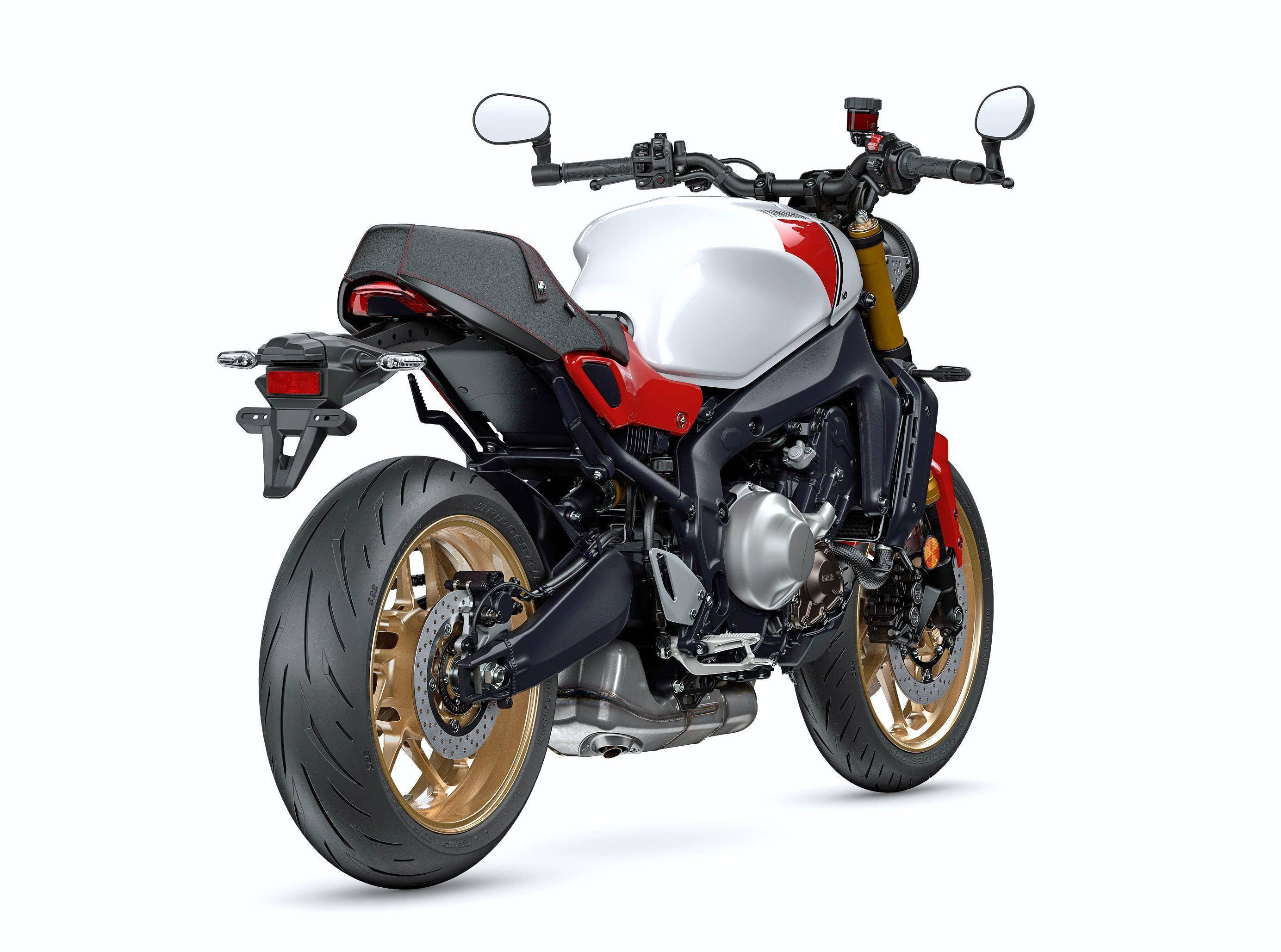 xsr900 在 2016 年首次发布,到 2021 年的时候,厂方推出了第二代的