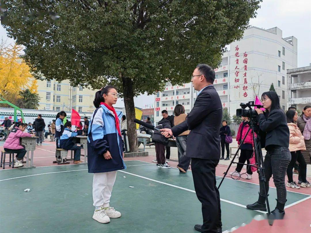 潜山市梅城小学举行第四届现场书画比赛_书法_文化_绘画