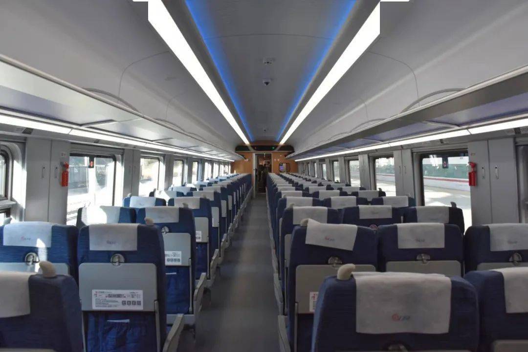 坐上动车去香格里拉,感受"最美云岭天路"_丽江_铁路_车厢