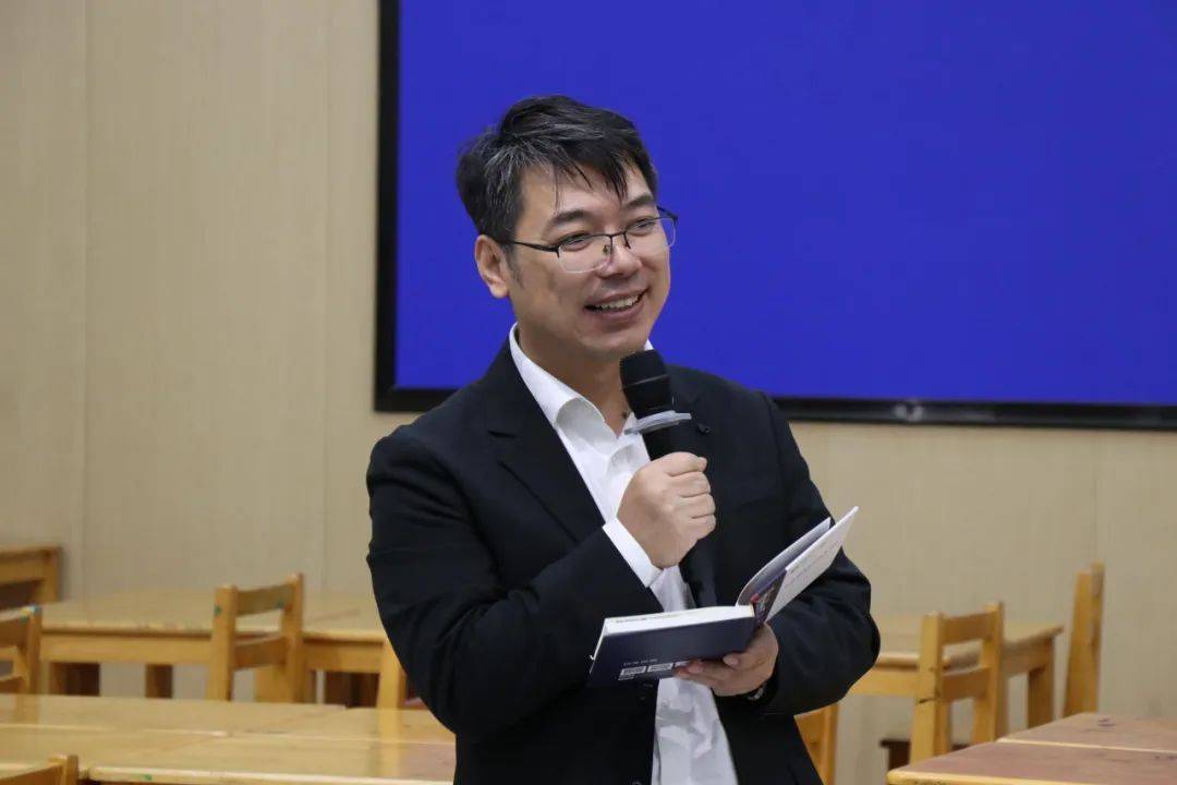 钟晓英老师与教育集团历史学科带头人李惠金老师讲授的共同课题是