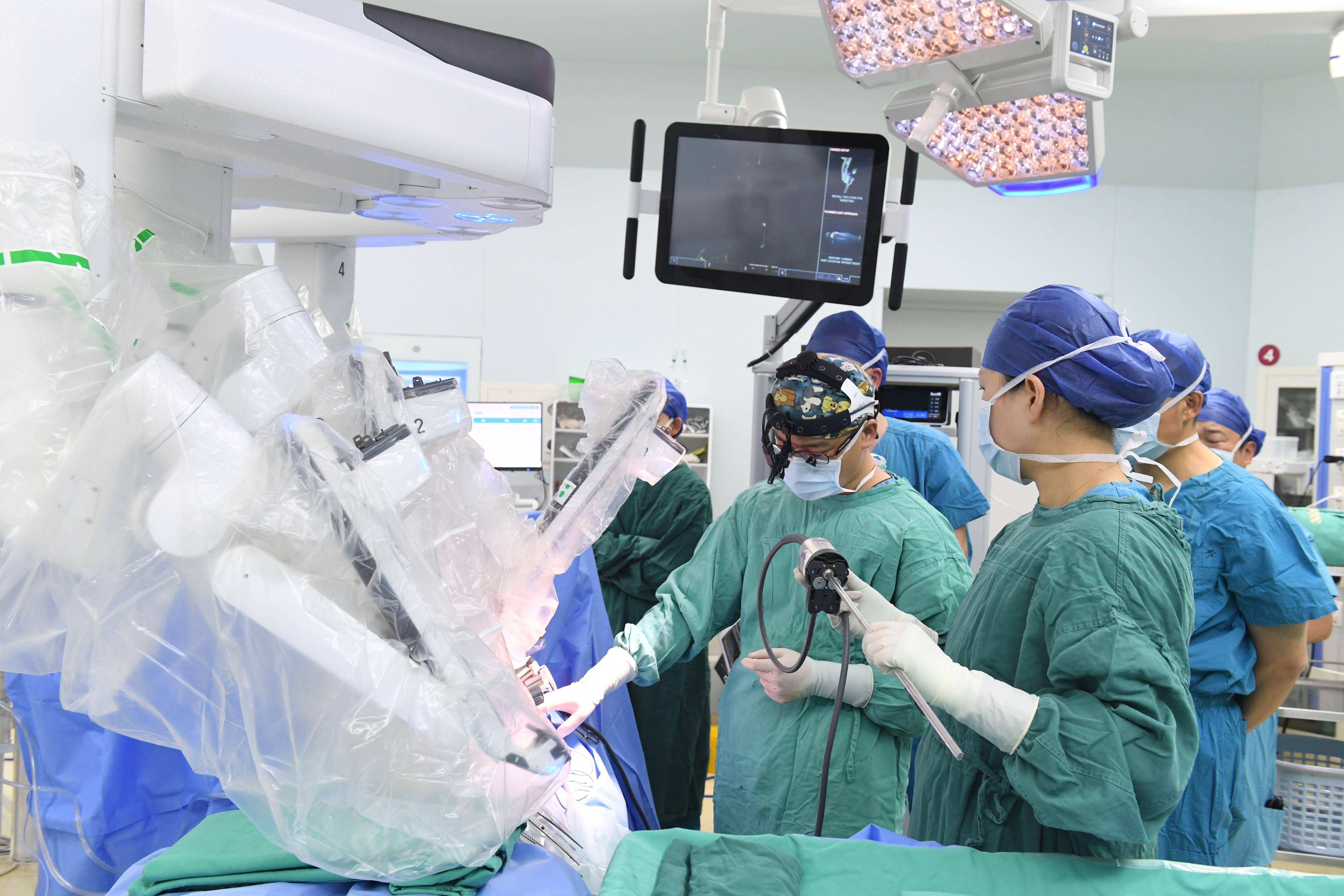郑州这个团队用机器人完成心脏搭桥手术