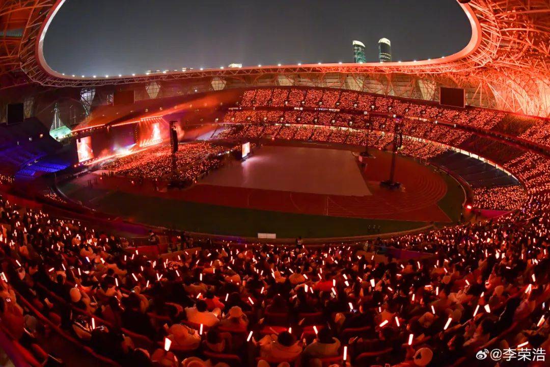 知名歌手连发10条微博:我求你们了_李荣浩_陈奕迅_杭州