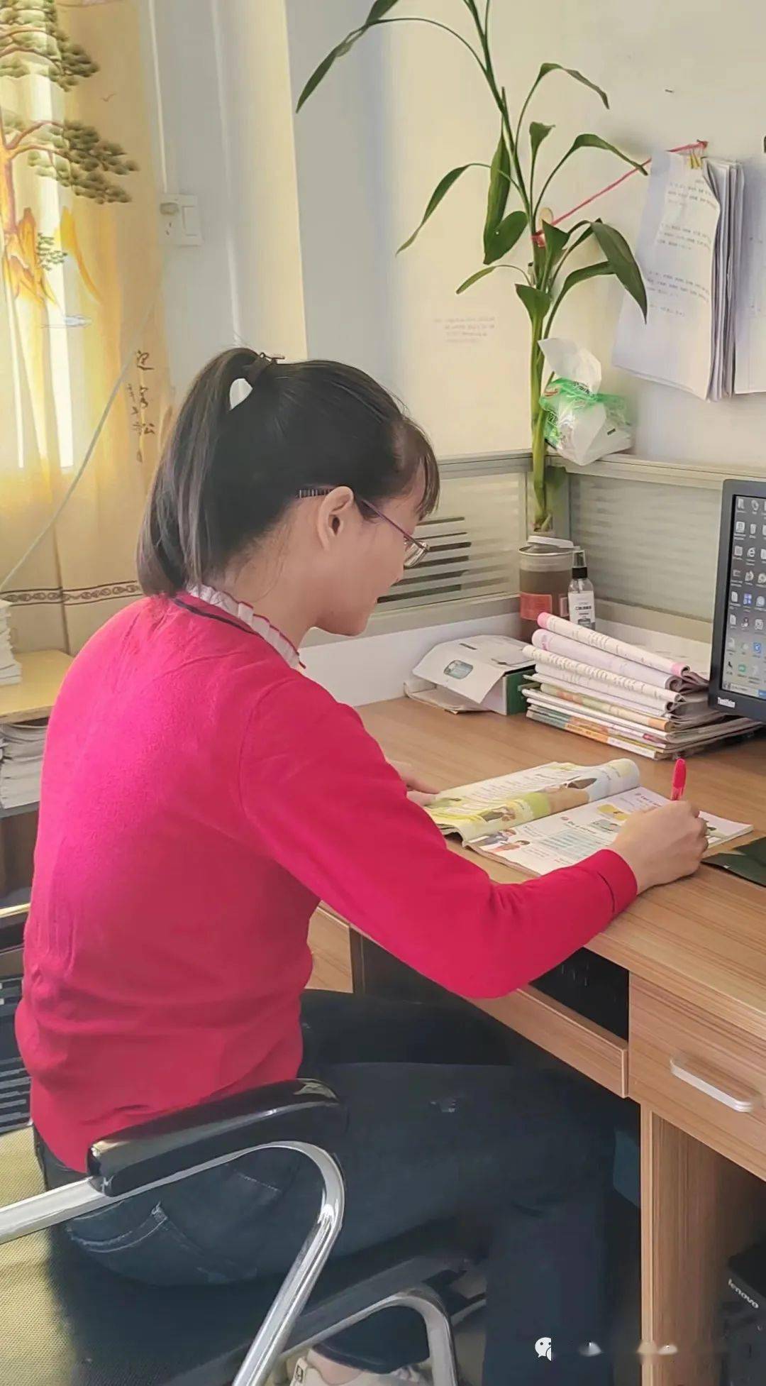 丰顺这名女老师谁认识?她出名了_陈小凤_教学_基础教育