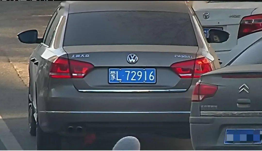 地 点:胜利路东门移动违停抓拍时 间:2023年11月23日车牌号:蒙lwu188"