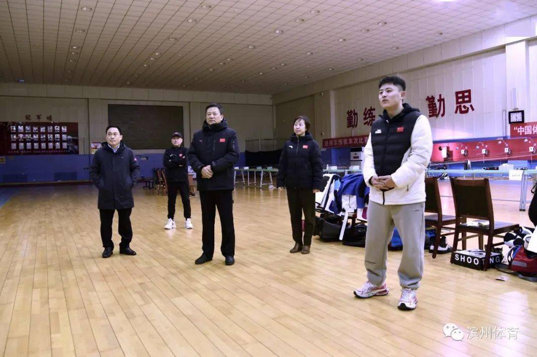 射击世界冠军回访滨州母校!_张博文_气手枪_男子
