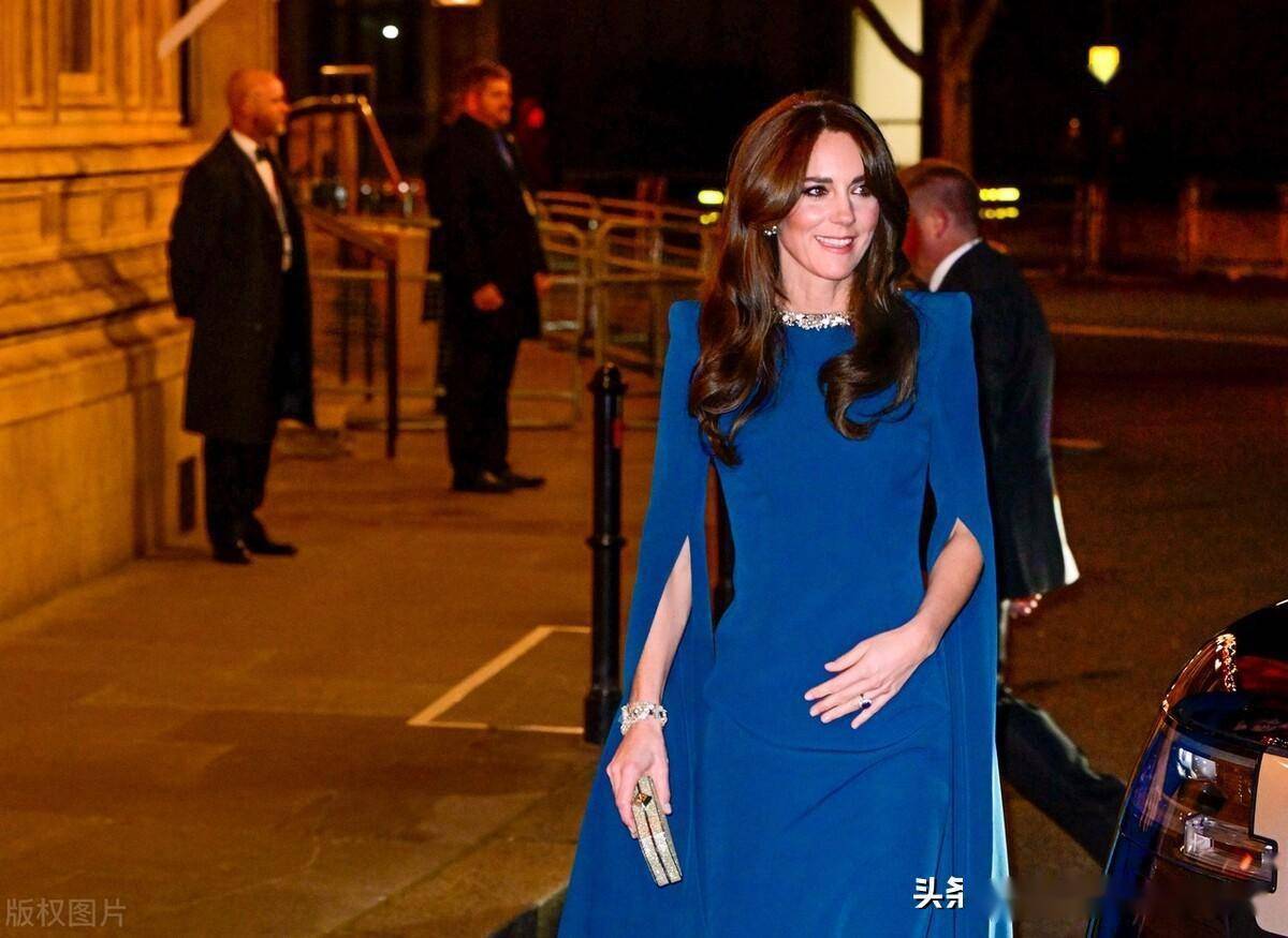 凯特王妃蓝色礼服裙 尖头鞋典雅高级_英国伦敦_皇家_威廉