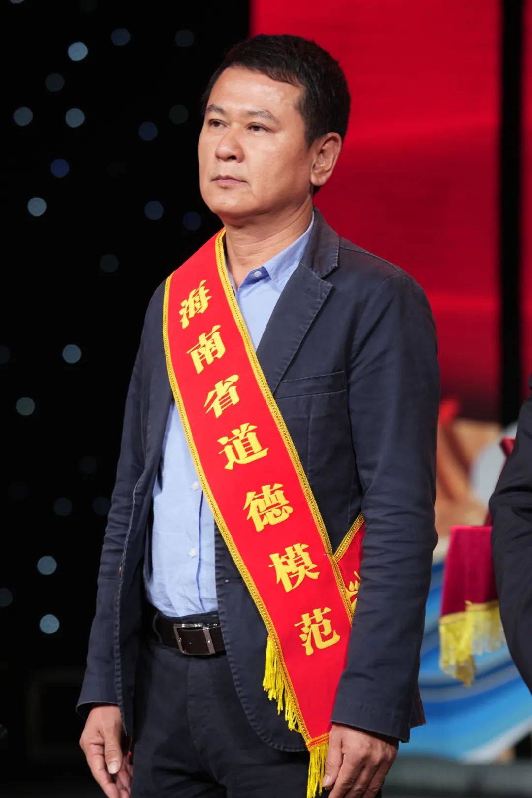 三人荣获第十六届海南省见义勇为先进群体荣誉称号符兴泽男汉族