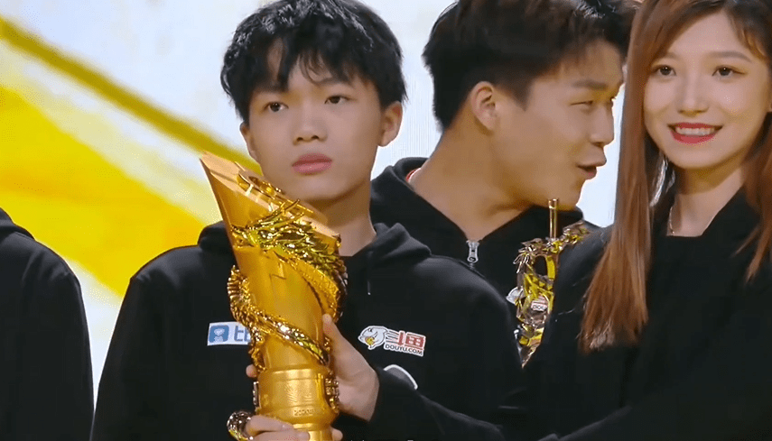 kpl有争议的fmvp:花海cat都有,暖阳小义遭遇相同,fly未能幸免_决赛_五