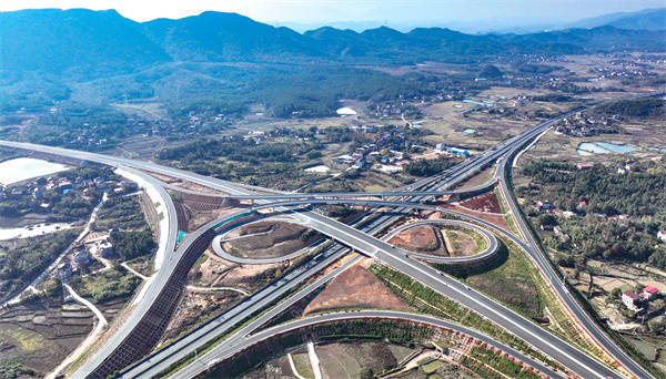 衡永高速公路建设扫尾 预计明年5月通车_冷水滩区_工作_护栏