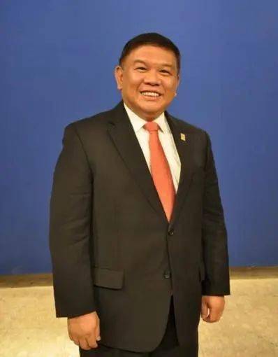 祖籍潮州,美国加州阿罕布拉市首位华人市长沈时康去世,享年59岁_中国