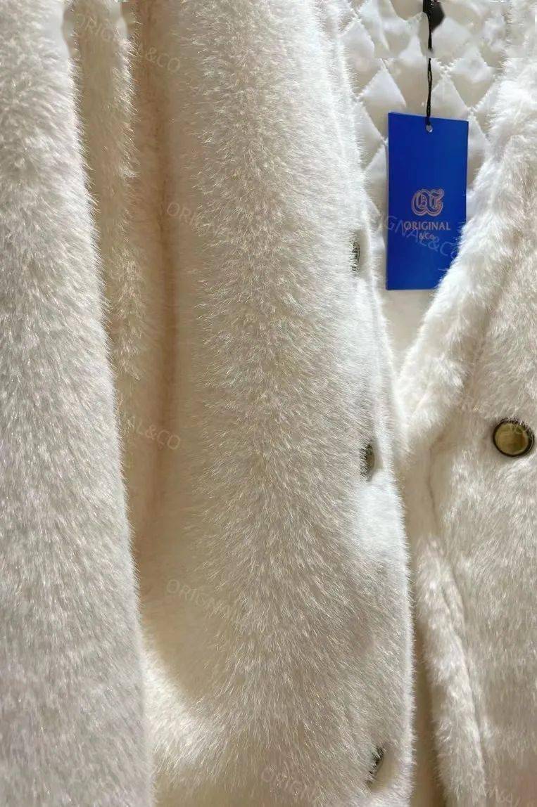 平时一件草草外套少说也要大几百上千,今天的进口环保欧貂外套就是个