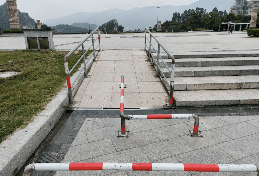 肇庆无障碍设施用起来不方便?记者走访发现→_建设_西江_残疾人