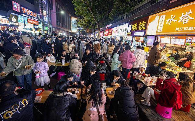 汉口水塔美食街80多家商户"气改电"_游客_市民_在线