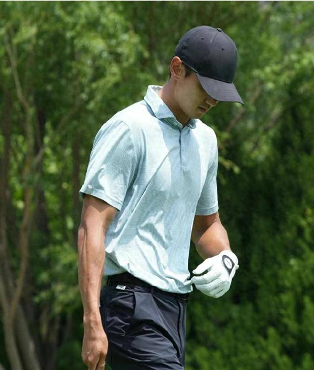 鬓角斑白,31岁宁泽涛罕见露面,新岗位曝光,年薪几万很满足_商业