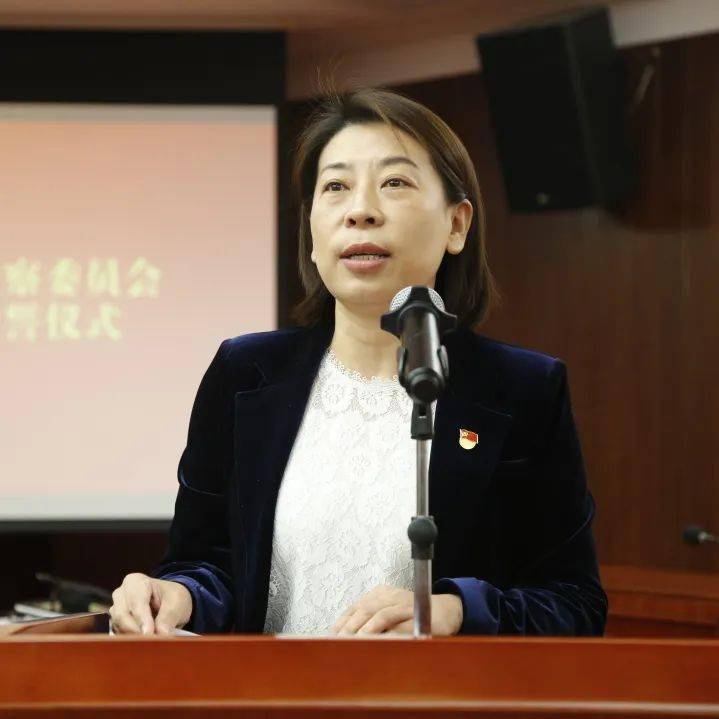 第五审查调查室主任,四级高级监察官曲涛宪法是国家的根本大法,是治国