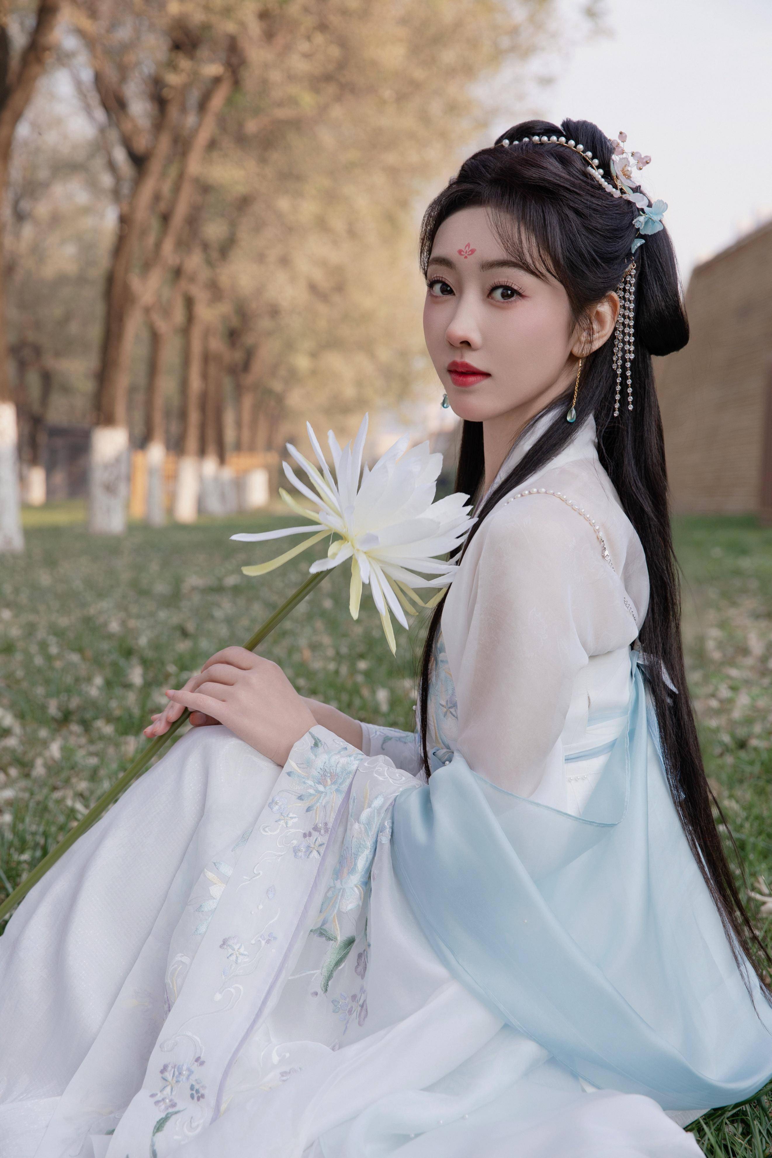 女星宣璐写真造型:美若天仙,公主风采