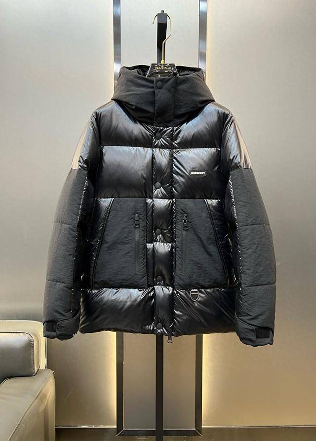 巴宝莉burberry:连帽拼色羽绒服,时尚的造型,充满暖和感!