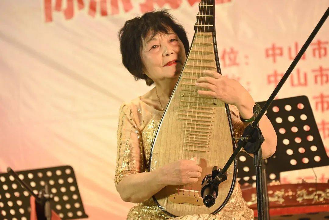 女声独唱《望月》,唢呐独奏《军民鱼水情》,广东五头架音乐《柳浪闻莺