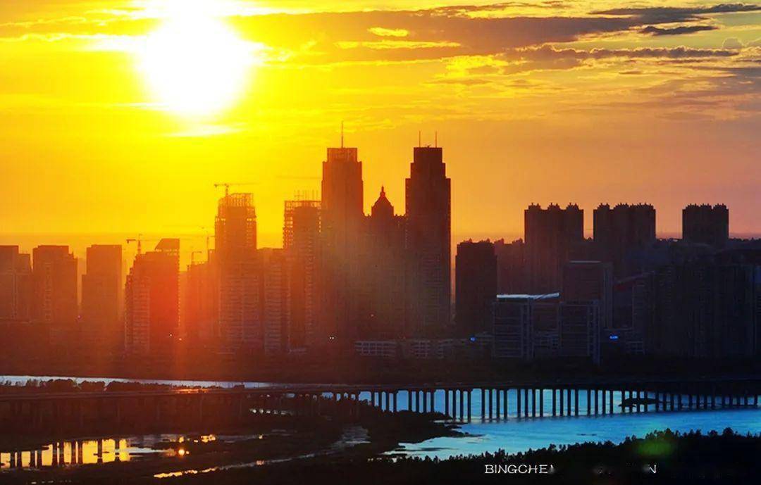 航拍哈爾濱:江南江北好景色_松花江畔_大橋_城市