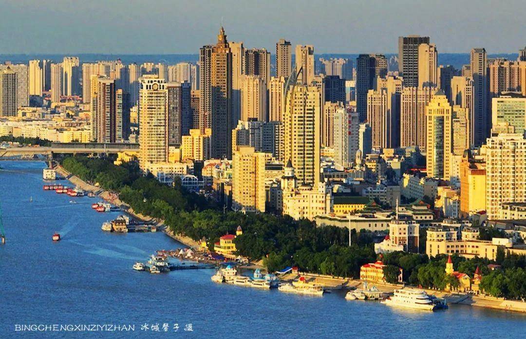 航拍哈尔滨:江南江北好景色_松花江畔_大桥_城市