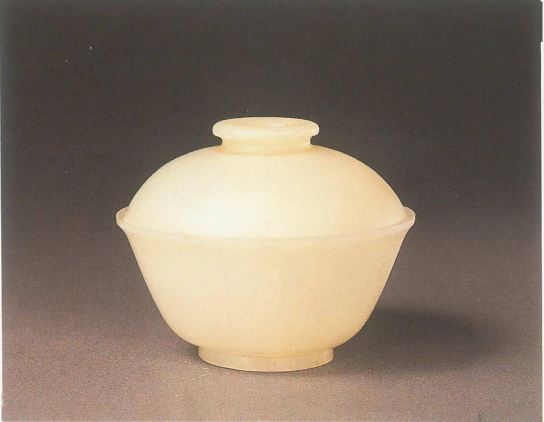 4cm清乾隆 白玉香盘lot 844来源:伦敦古董商sydney l. moss ltd.