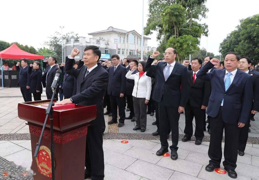 玉林建设,当天下午,市人大常委会组织由市人大及其常委会任命的国家