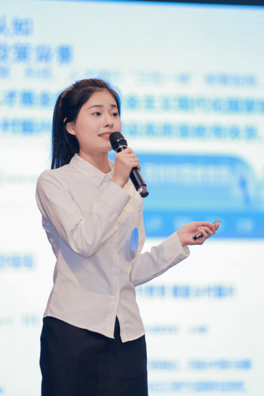 荣坤-辅具销售工程师9号就业赛道选手胡玉婷-工业设计师8号就业赛道