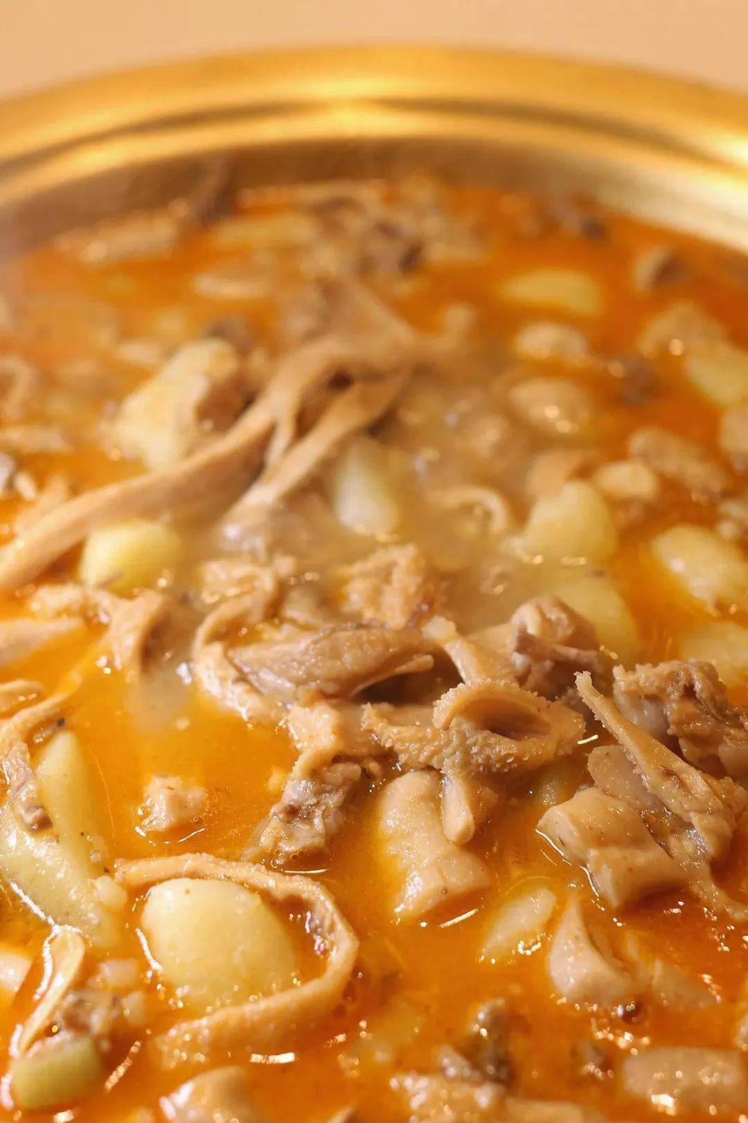 图片:摆渡大厨九十九顶毡房第十二届肥羊节已于11月25日盛大启幕,今年