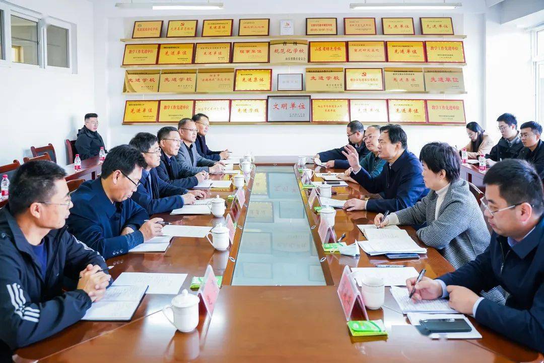 政治引领培养堪当重任优秀人才——海阳市委书记刘海彬赴海阳一中