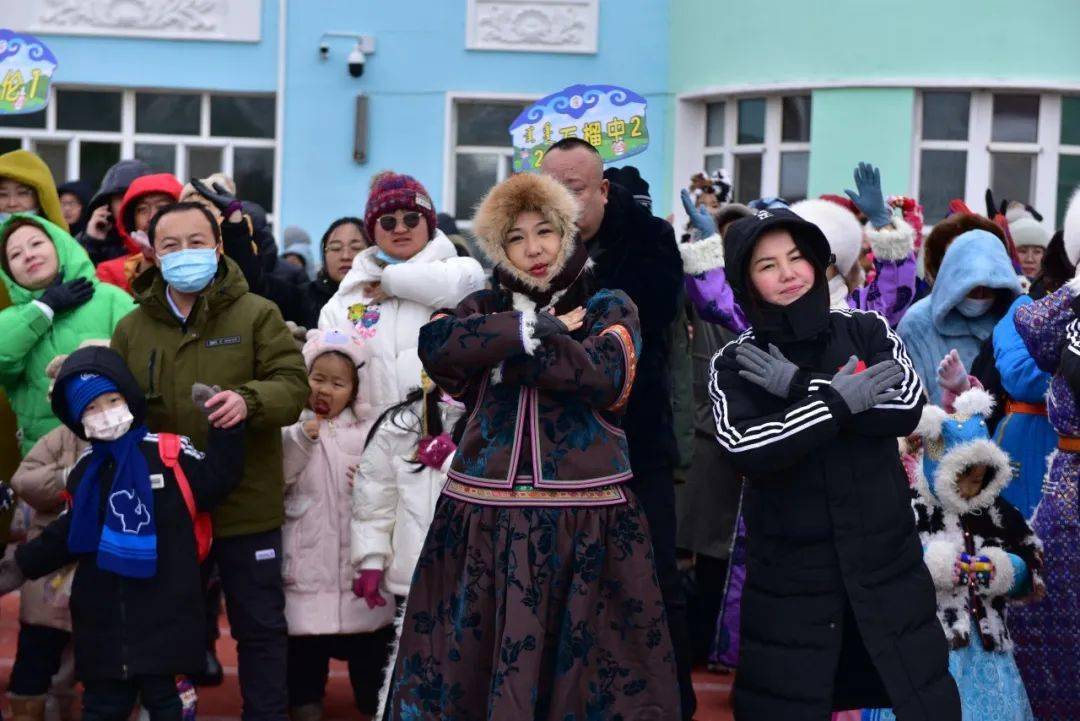 同心共筑中国梦丨民族幼儿园开展冰雪进校园活动_海拉尔区_小朋友