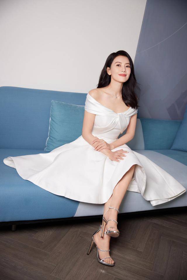 高洁美丽!高圆圆最新写真来袭_美的