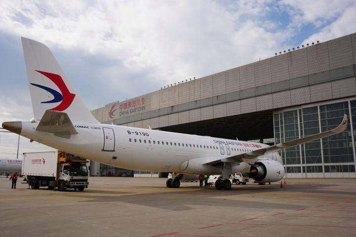 编号b-919d!刚刚,东航接收第三架c919大型客机_飞行_商业_航班