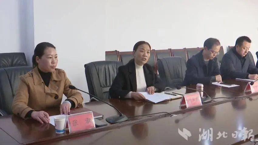 12月8日,大柴湖经济开发区与十堰市驰马汽车科技有限公司举行签约仪式