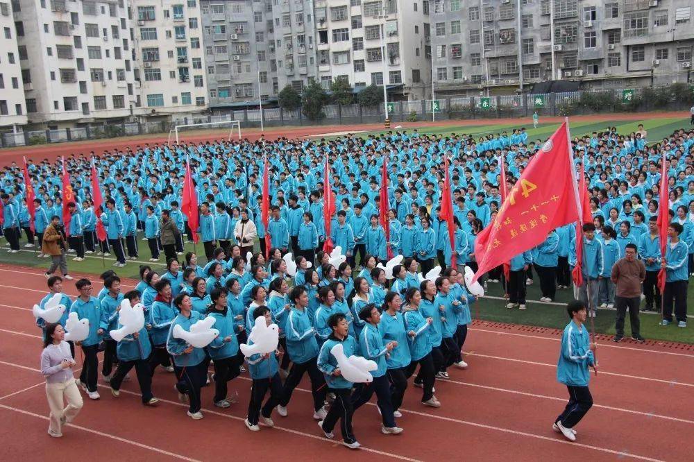 县教育局:跑出整体风貌 练就健康体魄——平江四中举行2023年冬季阳光