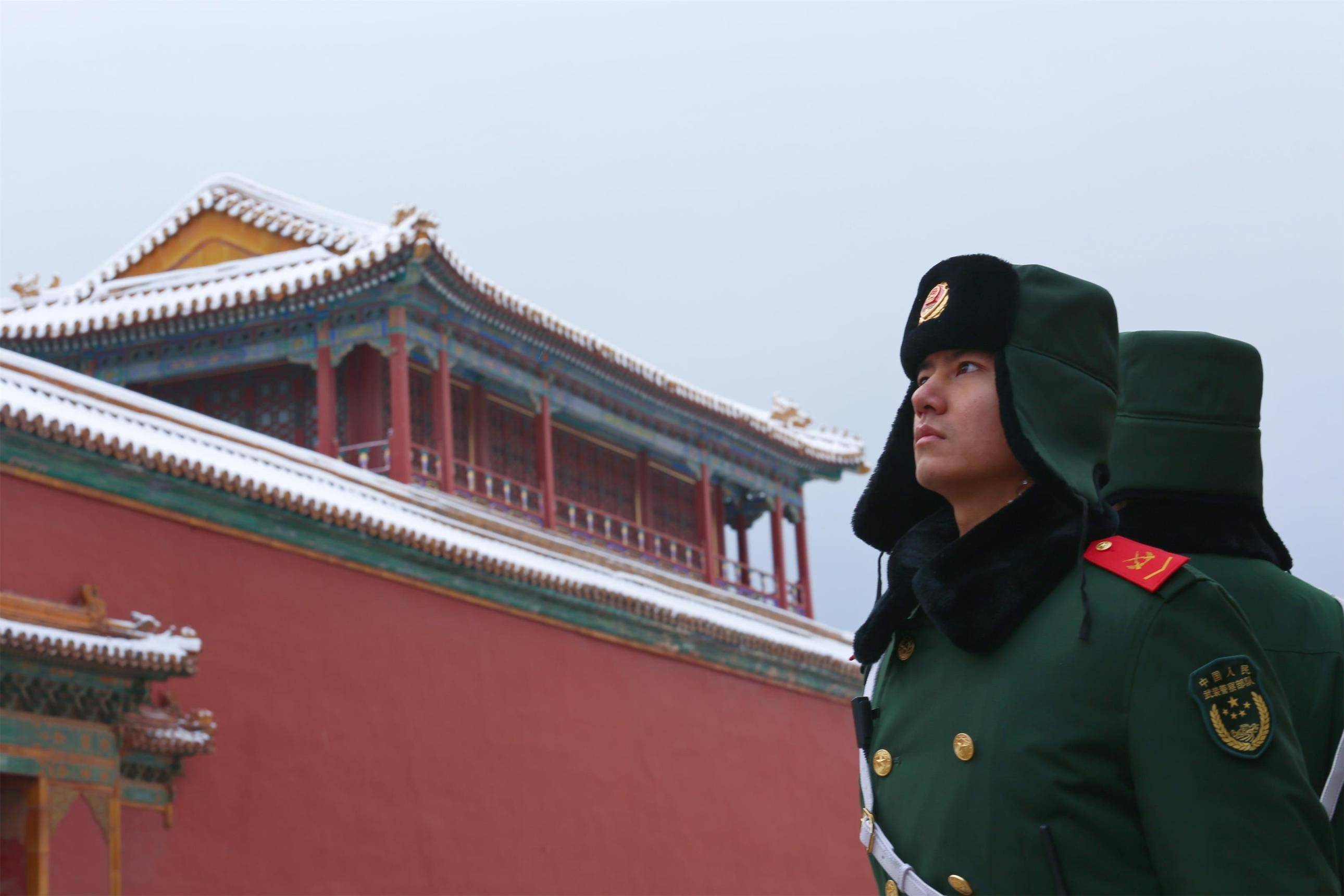 天安门广场,执勤哨兵屹立风雪!_网站_相关_版权