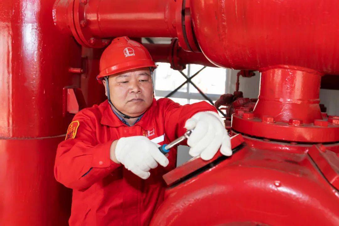 【中国梦·大国工匠篇】王军华:以"笨功夫"为机器铸心用真本领为梦想