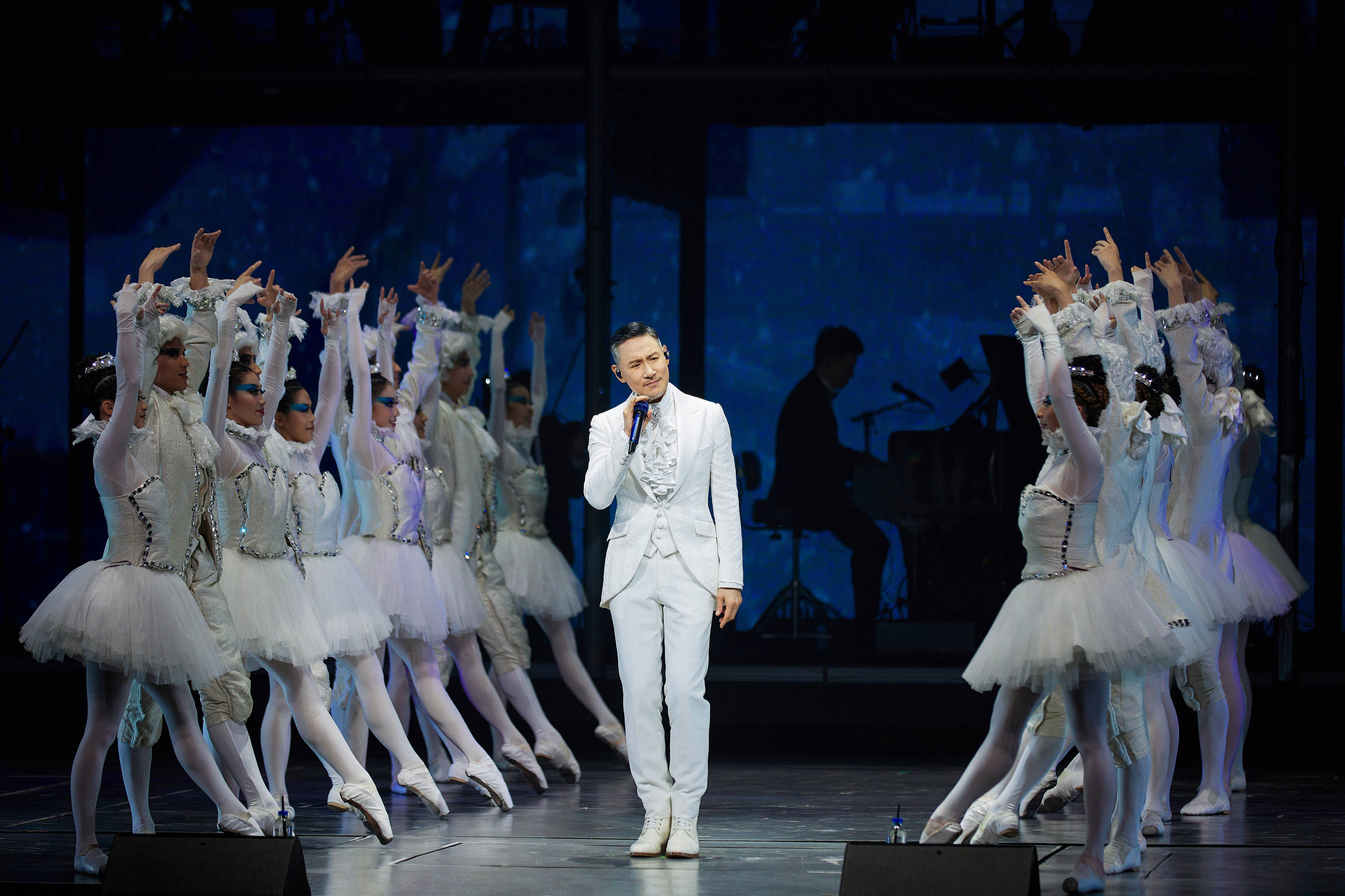 演唱会创新糅合管弦乐,流行乐和现代芭蕾舞.编辑 田偲妮校对 刘军